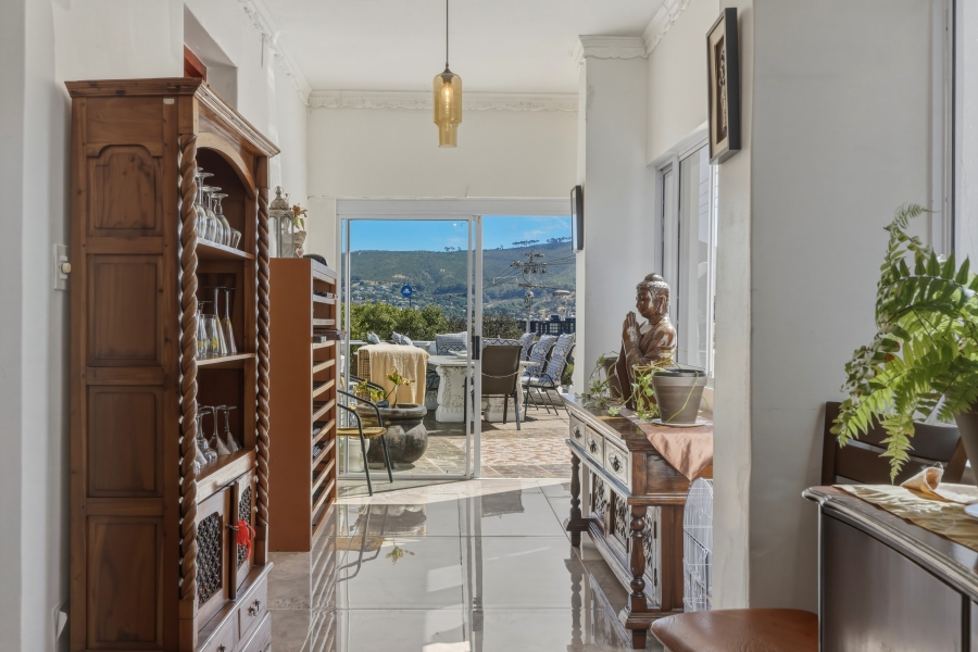 4 Bedroom Property for Sale in Vredehoek Western Cape